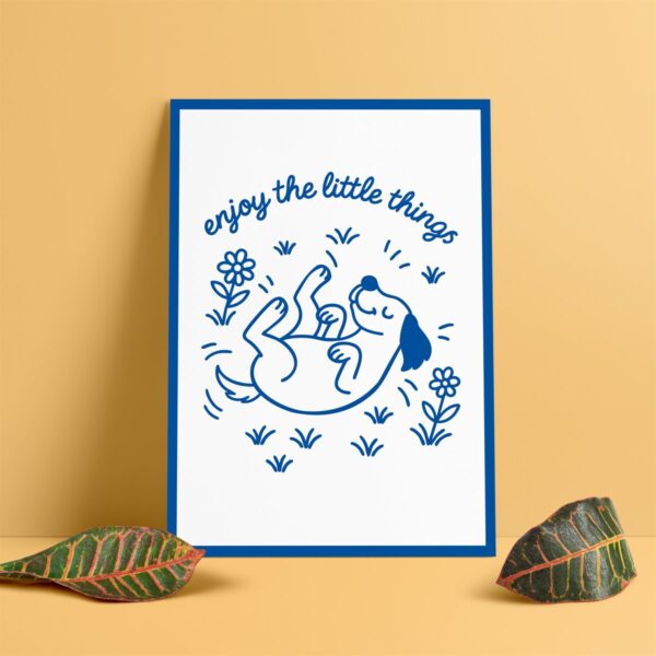Hundeposter Enjoy the little things  Illustration eines Hundes im Gras als Wandbild für Achtsamkeit